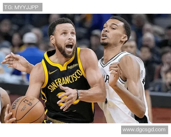 库里49分罚球制胜,勇士团队配合力克文班亚马26+12迎杯赛首胜 库里49分罚球制胜,勇士团队配合力克文班亚马26+12迎杯赛首胜